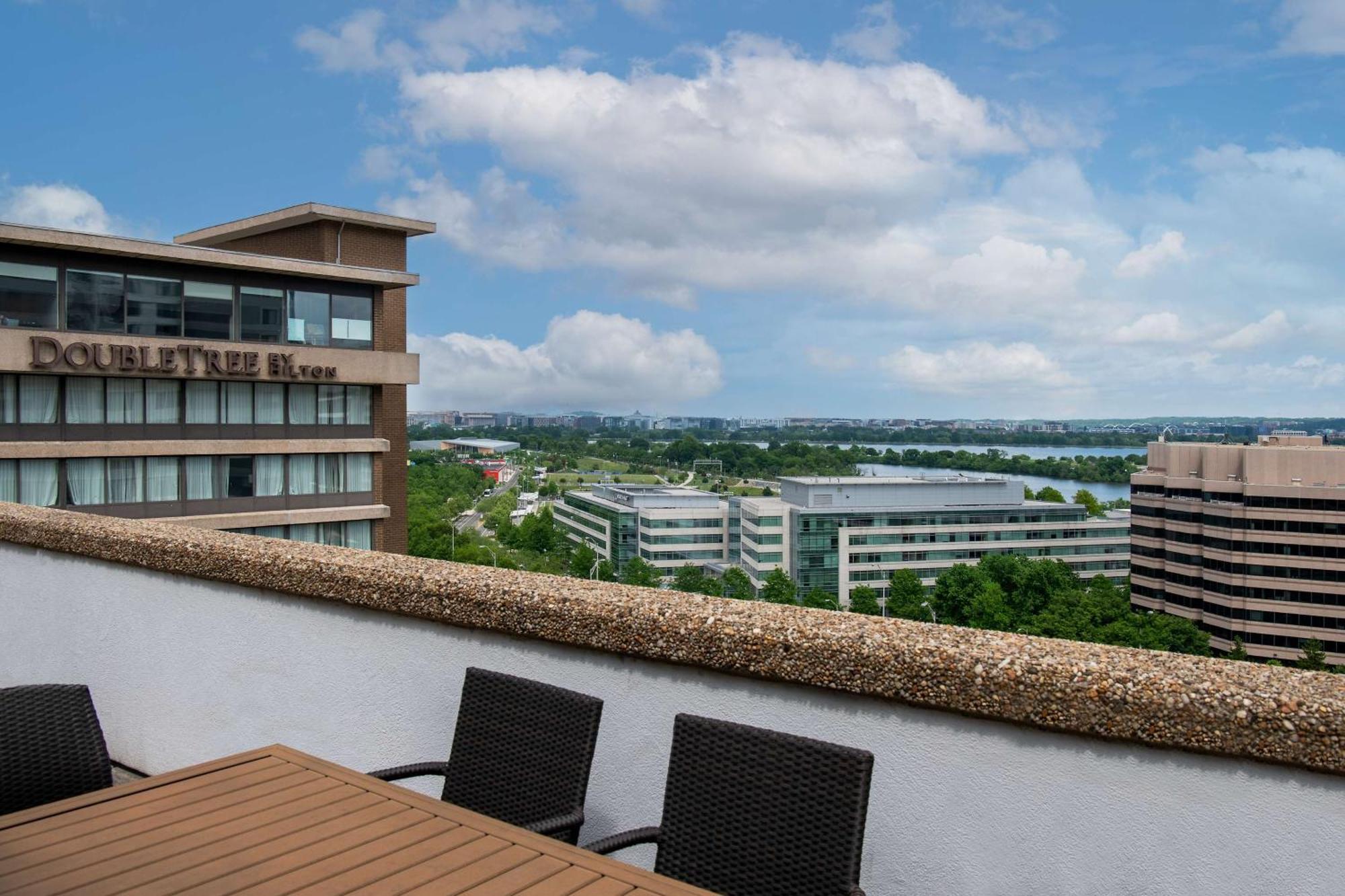 Doubletree By Hilton Washington Dc - Crystal City Arlington Exterior foto